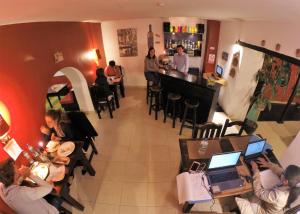Hosté ubytování Hostal L'Auberge Inn + 23 fotografií