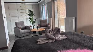 a bedroom with two swans on a bed at APARTAMENT LUX Bulwary Chrobrego Gniezno in Gniezno