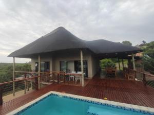 Πισίνα στο ή κοντά στο Eden Village Lodge