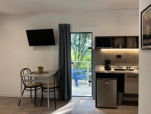 Nhà bếp/bếp nhỏ tại Central Tiny house surrounded by nature +10 ảnh