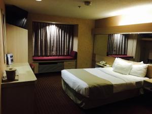 Postel nebo postele na pokoji v ubytování Microtel Inn & Suites by Wyndham Syracuse Baldwinsville