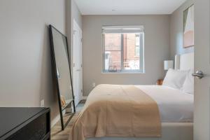 a bedroom with a bed and a window at Blueground Central Square rooftop nr Harvard BOS-1258 in Cambridge