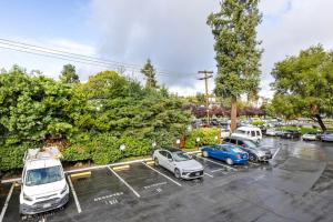 Gallery image of Blueground West Valley pool nr Memorial Park SFO-2051 in Rancho Rinconada