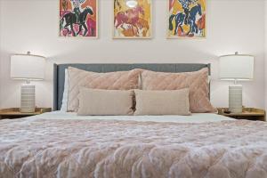 Ένα ή περισσότερα κρεβάτια σε δωμάτιο στο Hill Country Getaway Games, Fire Pit & Deck