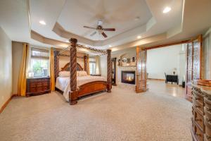 Postel nebo postele na pokoji v ubytování Loveland Peaks Retreat Family Home 3 Mi to Dtwn!
