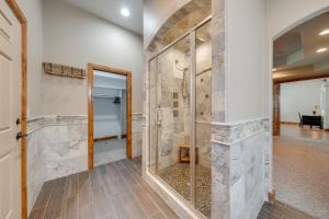 Koupelna v ubytování Loveland Peaks Retreat Family Home 3 Mi to Dtwn! + 32 fotografií