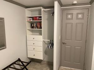 Knihovna v prázdninového domu + 60 fotografií