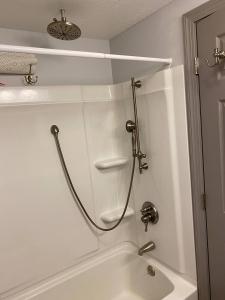 Koupelna v ubytování Beachside Retreat w/ Pool, Boat Ramp Dock for Rent