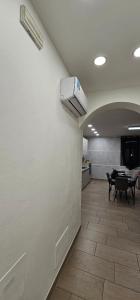 a hallway with a kitchen and a wall with a heater at Casa Vacanze "La Laguna Incantata" con 6 posti letto in Comacchio