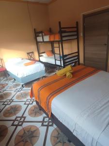 Katil atau katil-katil dalam bilik di La Casa Colorada