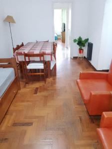 a living room with a table and a couch at Depto para 6 personas playa grande con seña in Mar del Plata