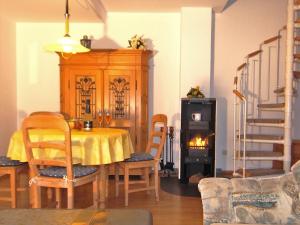 Gallery image of Birkmaase 12 Kapitänshaus Jacqueline 4-Sterne Komfort Maisonette im OG links in Zingst