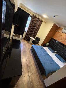 a hotel room with a bed and a window at فندق برستيج العقبه Prestig in Aqaba
