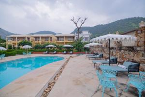 En generel udsigt til bjerge eller udsigt til bjerge taget fra resortet