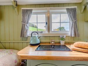Η κουζίνα ή μικρή κουζίνα στο 1 Bed in Hereford 79576