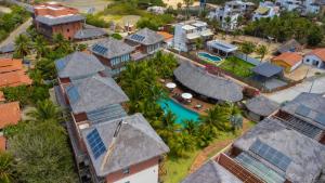 een luchtfoto van een resort met zwembad bij AP Villas Bobz Barra Grande-PI in Barra Grande