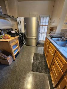 Dapur atau dapur kecil di Large 3 bedroom, Downtown Oakland