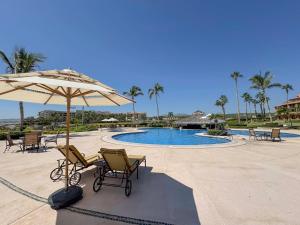 Πισίνα στο ή κοντά στο Relaxing Beachfront Condo