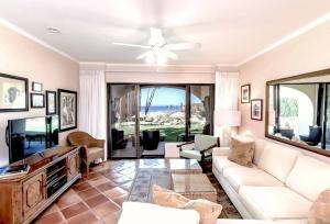 Posezení v ubytování Beachside Serenity Coral 101 Casa del Mar