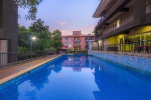 a swimming pool in the middle of a building at Stunning 4bhk Pool View Apartment 2bhkX2 in Vagator +13 photos