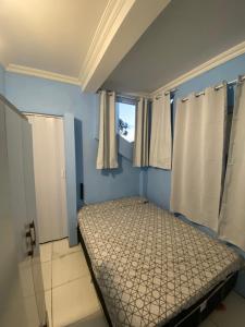 Ένα ή περισσότερα κρεβάτια σε δωμάτιο στο Quarto Suíte Privada Em Florianópolis