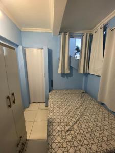 Ένα μπάνιο στο Quarto Suíte Privada Em Florianópolis