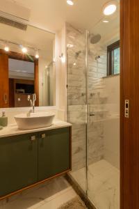 a bathroom with a sink and a shower at 6 minutos da Praia do Leblon - GSM103 in Rio de Janeiro +10 photos