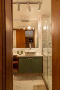 a bathroom with a sink and a shower at 6 minutos da Praia do Leblon - GSM103 in Rio de Janeiro