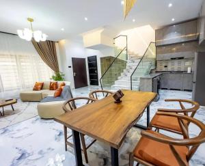 Kuchyň nebo kuchyňský kout v ubytování Osaka Apartments By Js Luxury