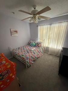 En eller flere senge i et værelse på Peaceful cottage + 10 billeder