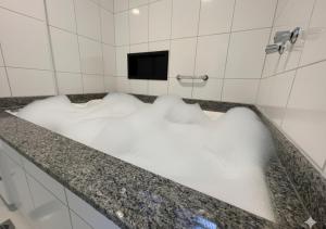 a bath tub filled with snow in a bathroom at Hotel Itamarati Centro-República by Rede Único in São Paulo