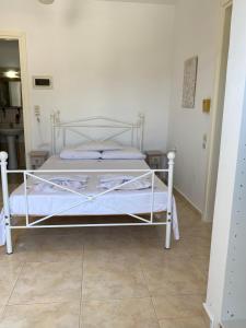 Gallery image of Pansion Limni in Keri