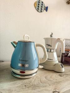 a blue tea kettle and a blender on a counter at Il fico d'india in Marsala