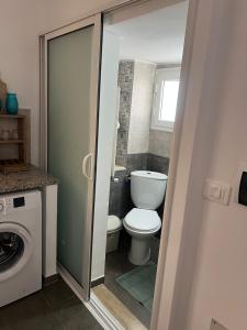 Phòng tắm tại À côté du parc saada la marsa +15 ảnh