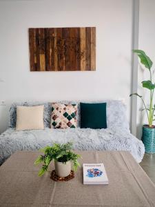 Giường trong phòng chung tại À côté du parc saada la marsa