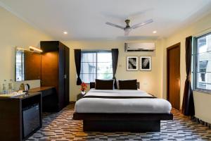 Katil atau katil-katil dalam bilik di Townhouse New Digha Formerly Hotel Coral