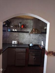 Dapur atau dapur kecil di Residencia Salomon Hostel