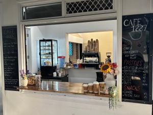 a coffee shop with a window with a counter at The Boatrowers Hotel in Stockton