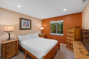 Ένα ή περισσότερα κρεβάτια σε δωμάτιο στο Prospect Point Townhomes 202C by Summit County Mountain Retreats