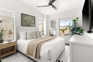 Postel nebo postele na pokoji v ubytování Freestanding Cubs Retreat near ASU off L-101 & 202 + 40 fotografií