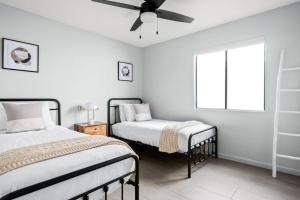 Ένα ή περισσότερα κρεβάτια σε δωμάτιο στο 3Bedroom 2Bath - Saltwater Pool, Hot Tub, & Pool Table +41 φωτογραφίες