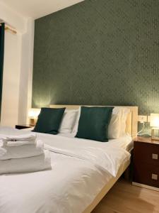 Ένα ή περισσότερα κρεβάτια σε δωμάτιο στο N&N City Nest Apartment