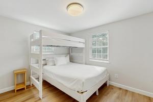 En eller flere senge i et værelse på The Sunset Dreamers