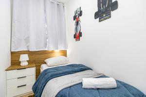 Ένα ή περισσότερα κρεβάτια σε δωμάτιο στο Apartamento de 2q em Prédio com Piscina - IBI0701