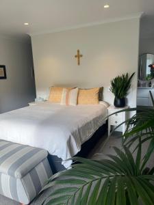 Ένα ή περισσότερα κρεβάτια σε δωμάτιο στο Bethlehem Chic Opposite the Reserve