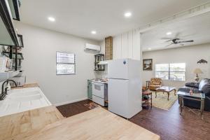 cocina con nevera y sala de estar. en Walk to Historic Square Jacksboro Home with Yard, en Jacksboro