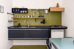 Kuchyň nebo kuchyňský kout v ubytování Azizò, la Verde + 11 fotografií