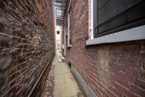 Φωτογραφία από το άλμπουμ του Loft Life Pendleton 2 - Chic Downtown Condo for 4 σε Σινσινάτι