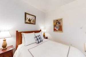 a bedroom with a bed and two pictures on the wall at Valley Gem Upper in Elkhorn Village +17 photos