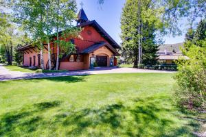 a house with a large yard in front of it at Valley Gem Upper in Elkhorn Village